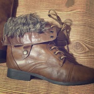 Fall boots with fur inside